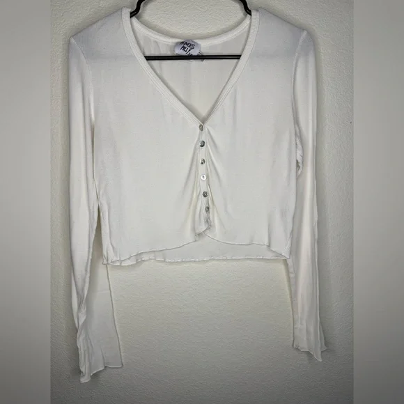 PRINCESS POLLY V-NECK BUTTON DOWN CROP TOP - Picture 2 of 4